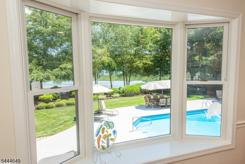 10 INDIAN TRAIL RD