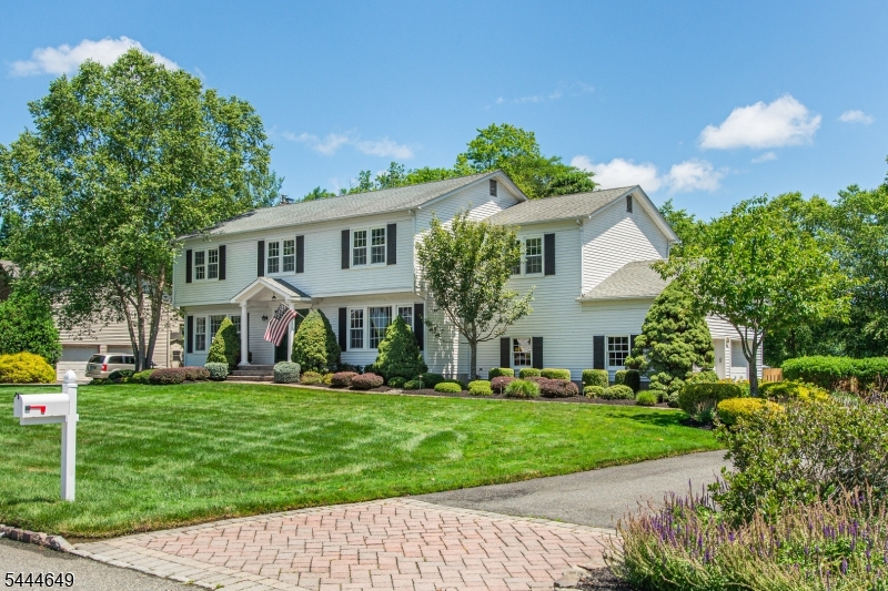 10 INDIAN TRAIL RD