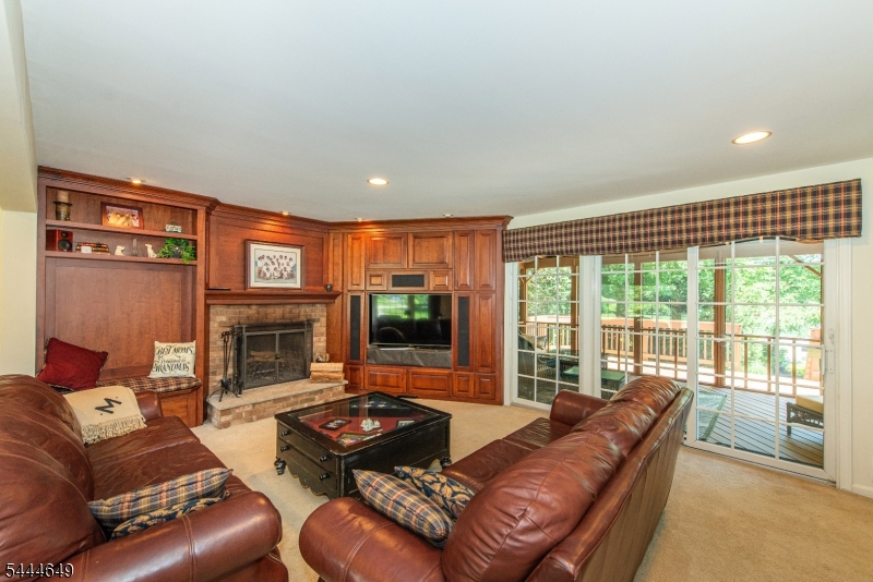 10 INDIAN TRAIL RD