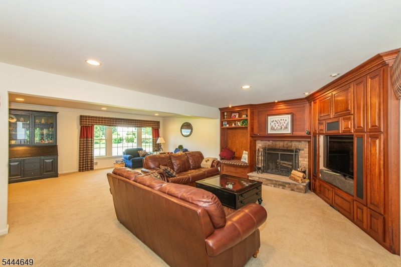 10 INDIAN TRAIL RD