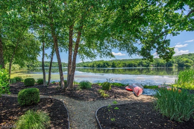 10 INDIAN TRAIL RD