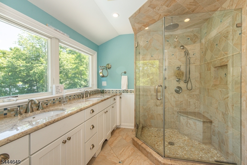 10 INDIAN TRAIL RD