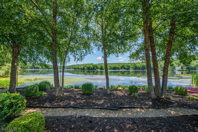 10 INDIAN TRAIL RD