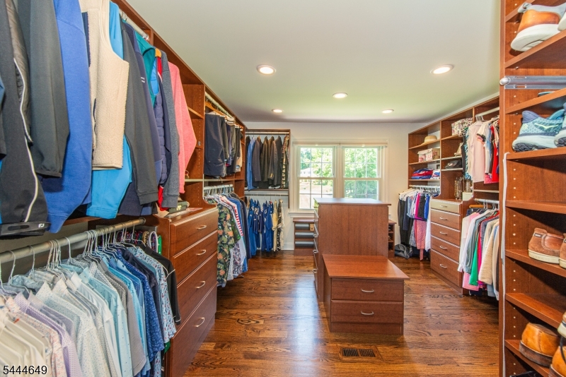10 INDIAN TRAIL RD