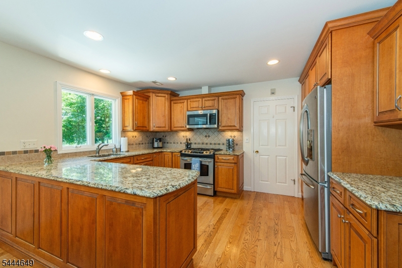 10 INDIAN TRAIL RD