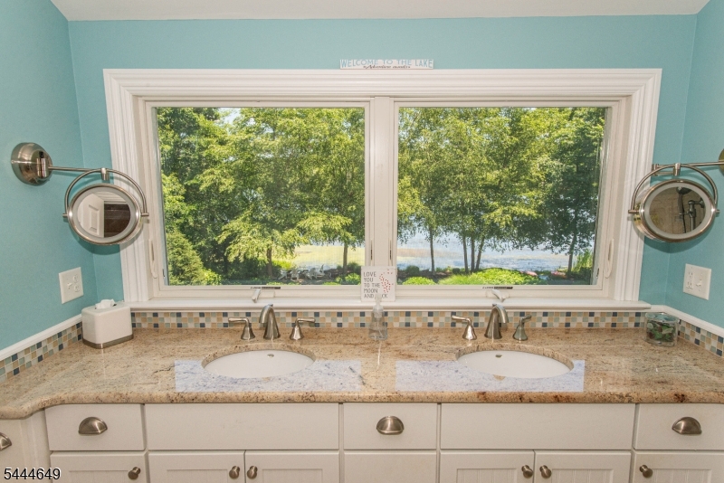 10 INDIAN TRAIL RD