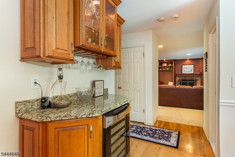 10 INDIAN TRAIL RD