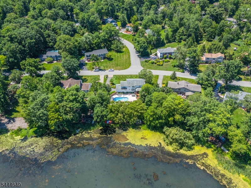 10 INDIAN TRAIL RD