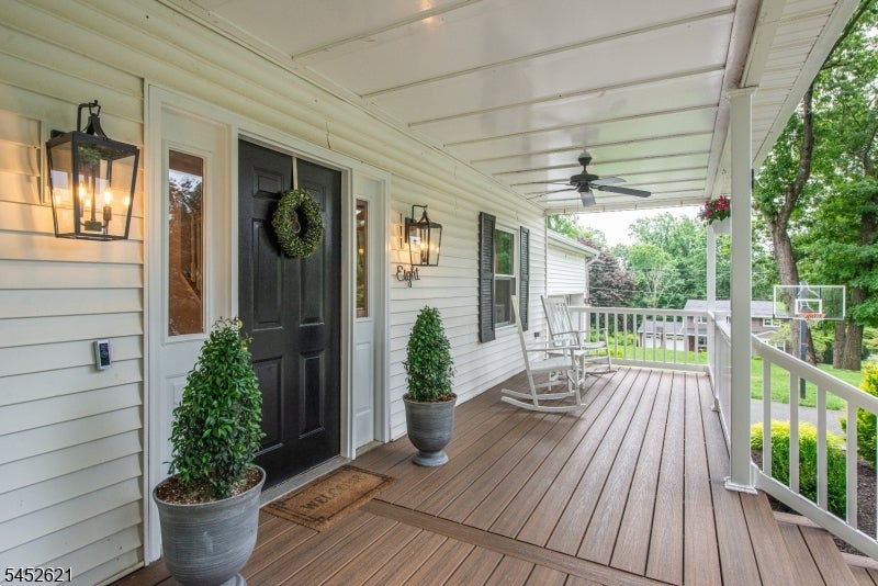 8 SOUTHVIEW RD