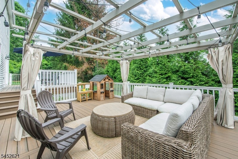 8 SOUTHVIEW RD