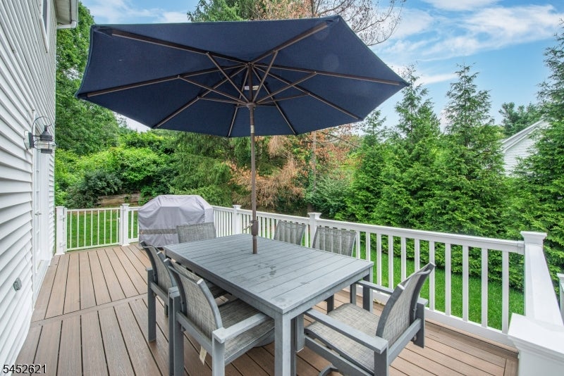 8 SOUTHVIEW RD