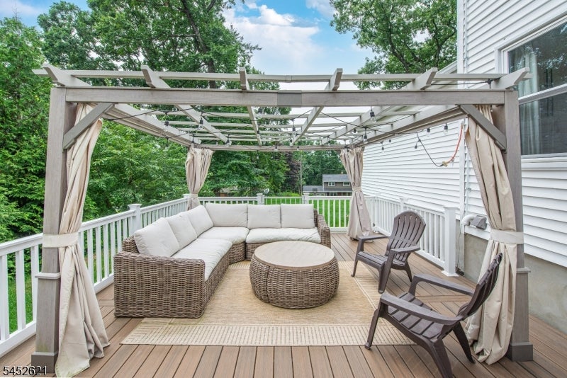 8 SOUTHVIEW RD