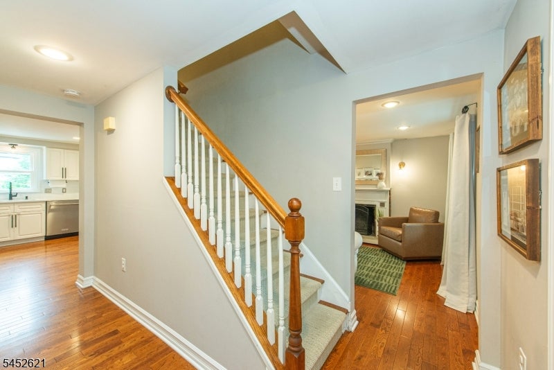 8 SOUTHVIEW RD