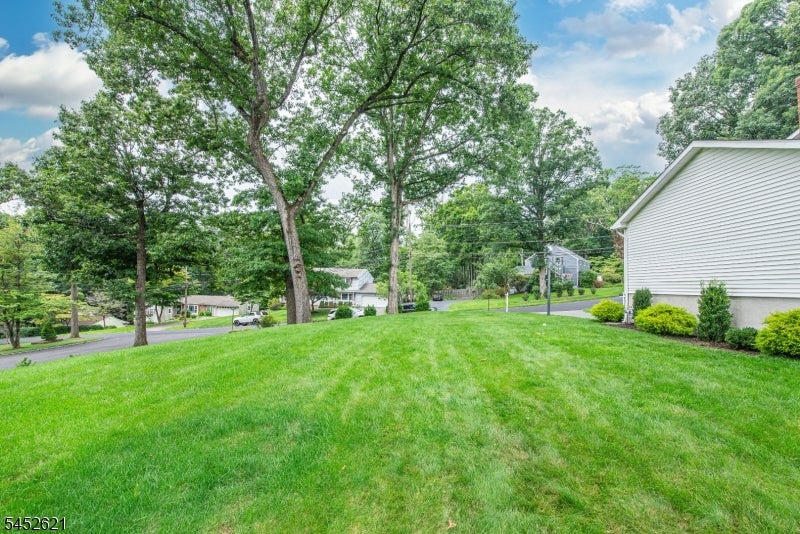 8 SOUTHVIEW RD