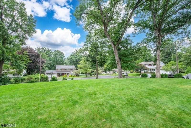 8 SOUTHVIEW RD