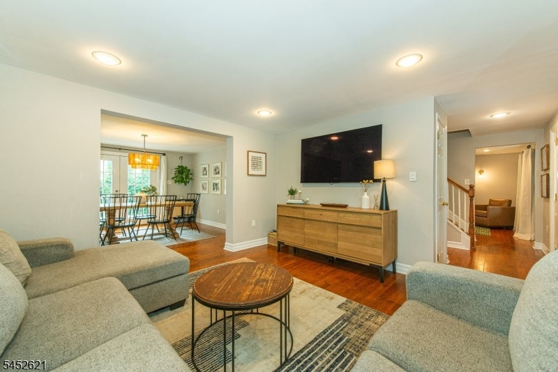 8 SOUTHVIEW RD