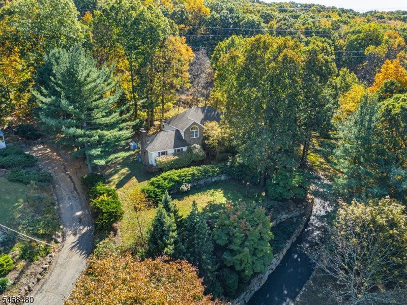 10 JAMES RD