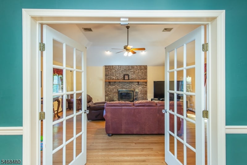 10 JAMES RD