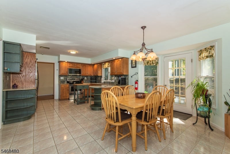 10 JAMES RD