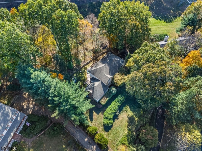 10 JAMES RD
