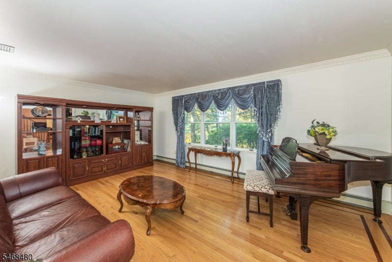 10 JAMES RD
