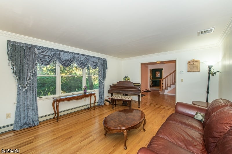 10 JAMES RD
