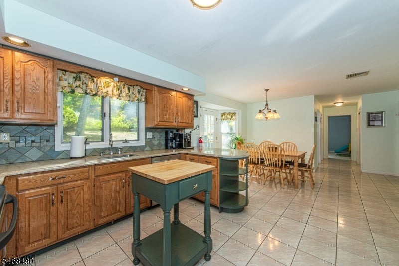 10 JAMES RD