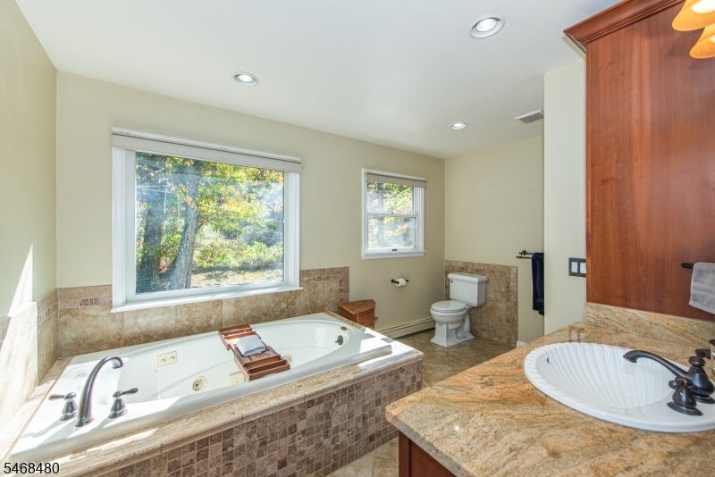 10 JAMES RD