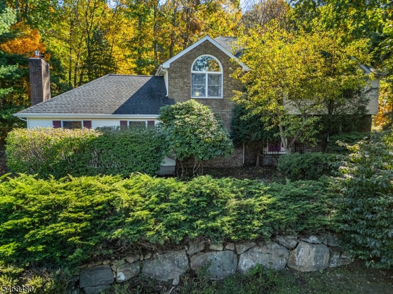 10 JAMES RD