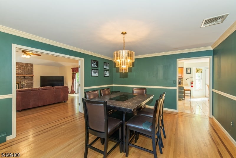 10 JAMES RD