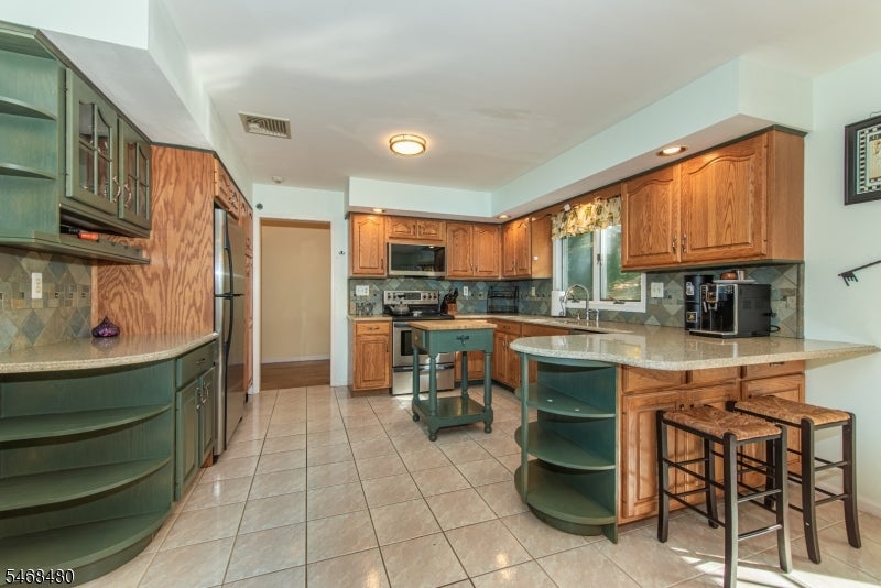 10 JAMES RD