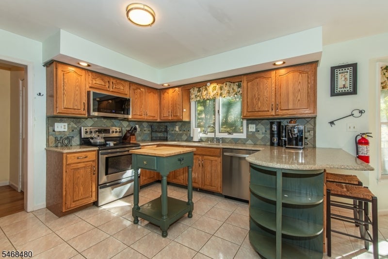 10 JAMES RD
