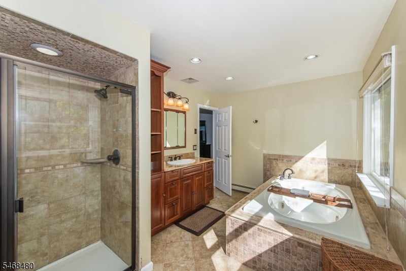 10 JAMES RD