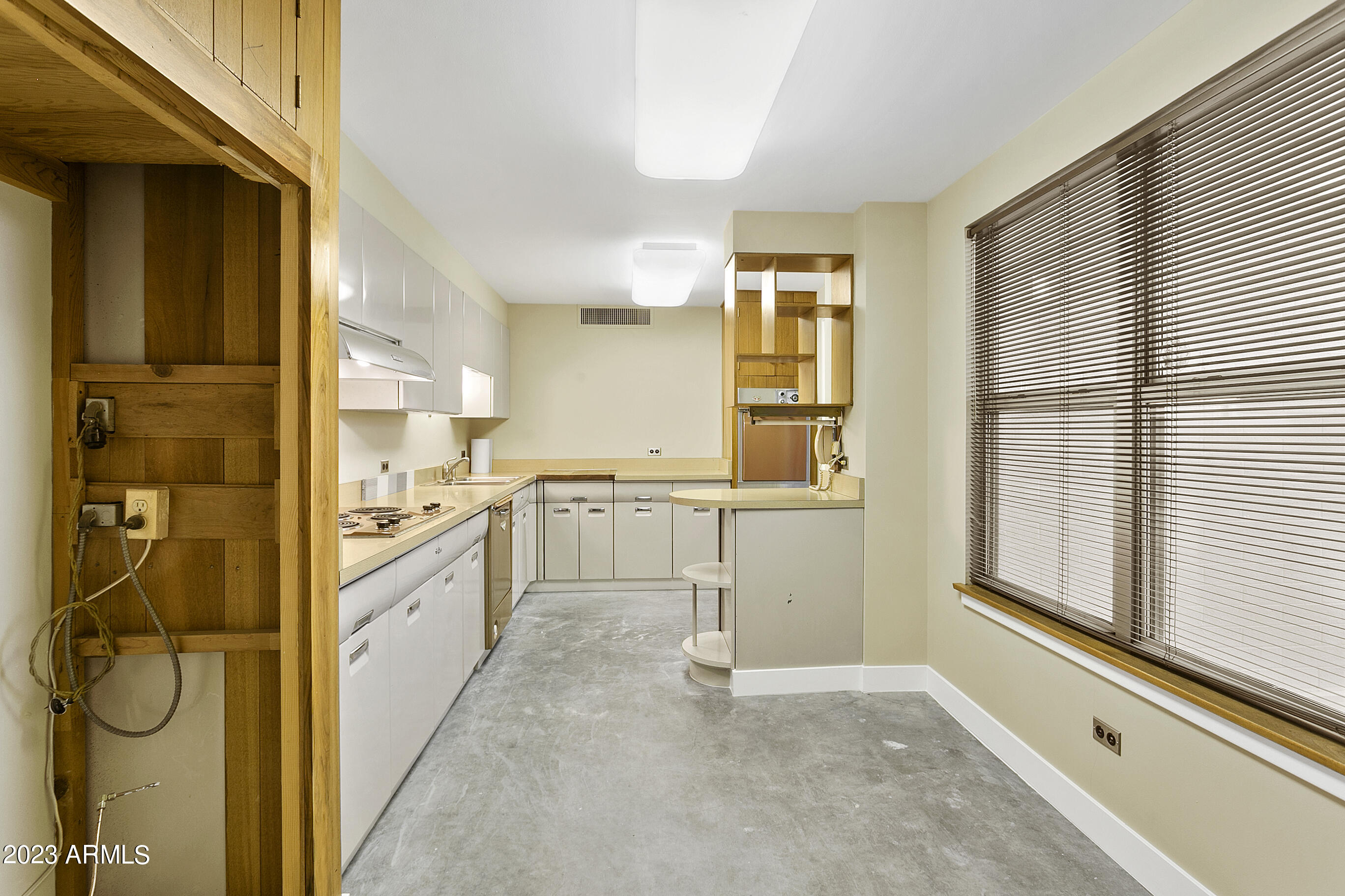 2201 N CENTRAL Avenue, 2A