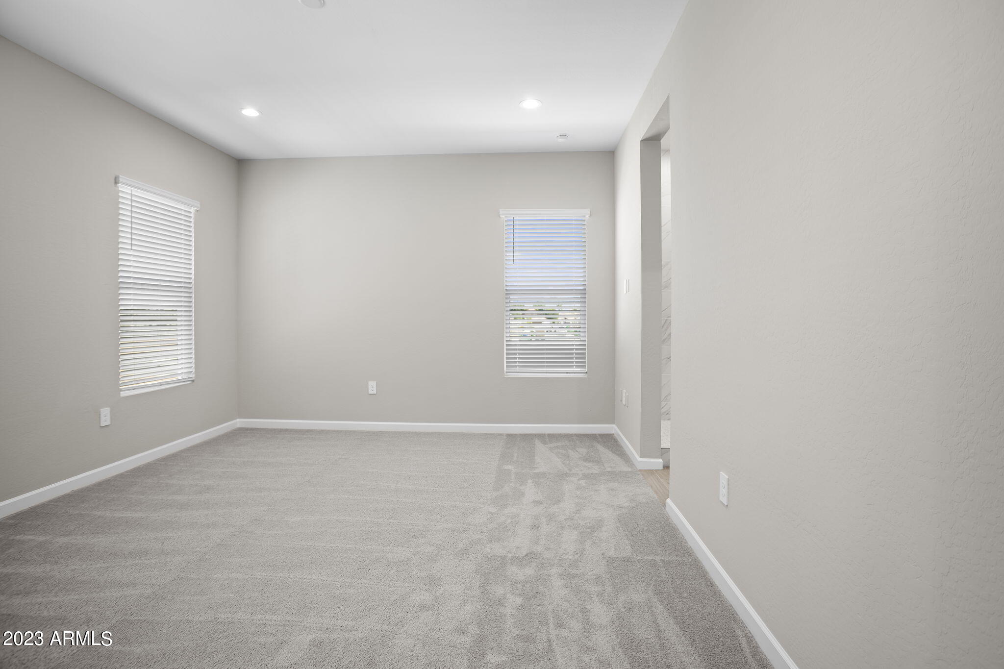 5053 E WOODRIDGE Drive