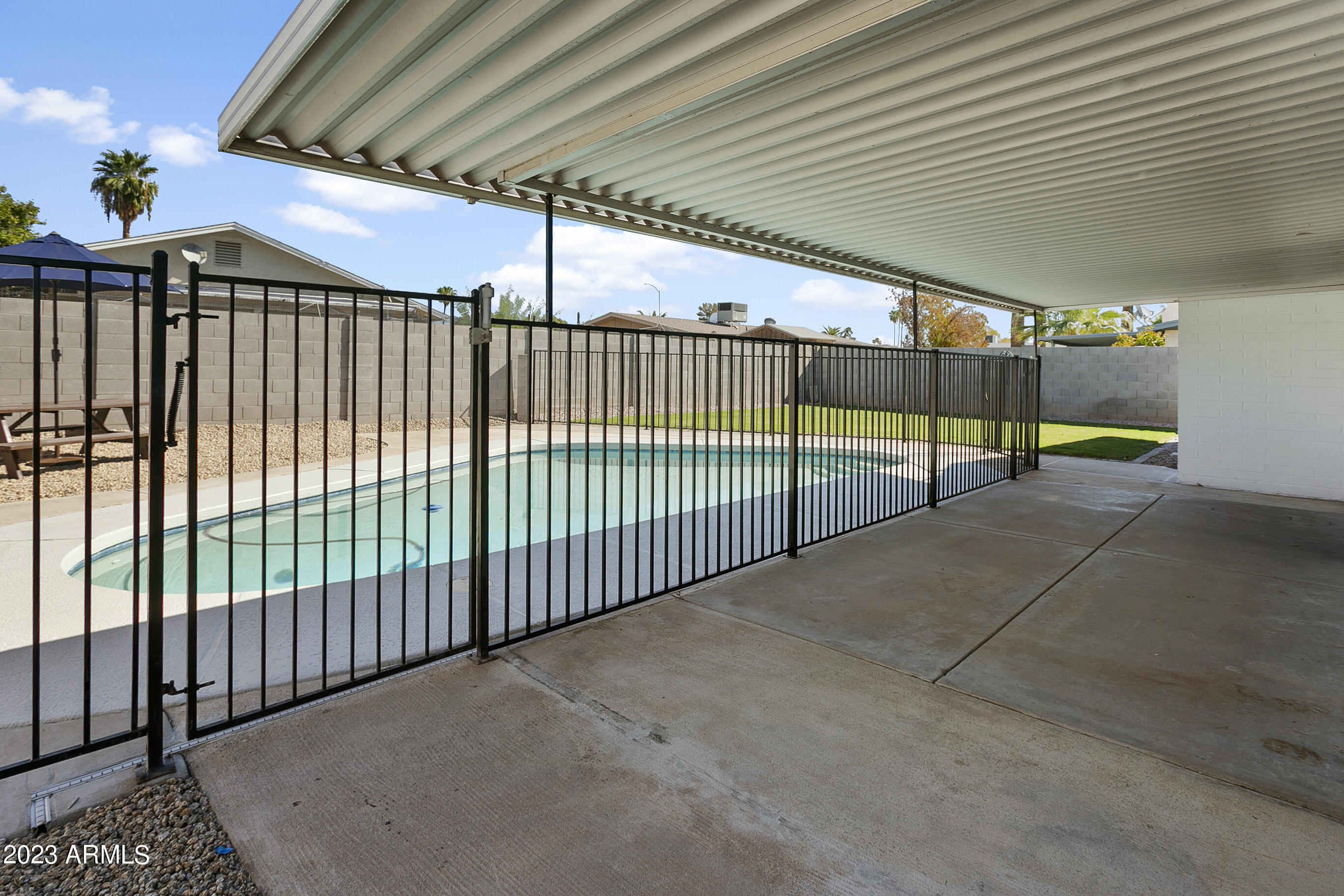 2130 W EMELITA Avenue