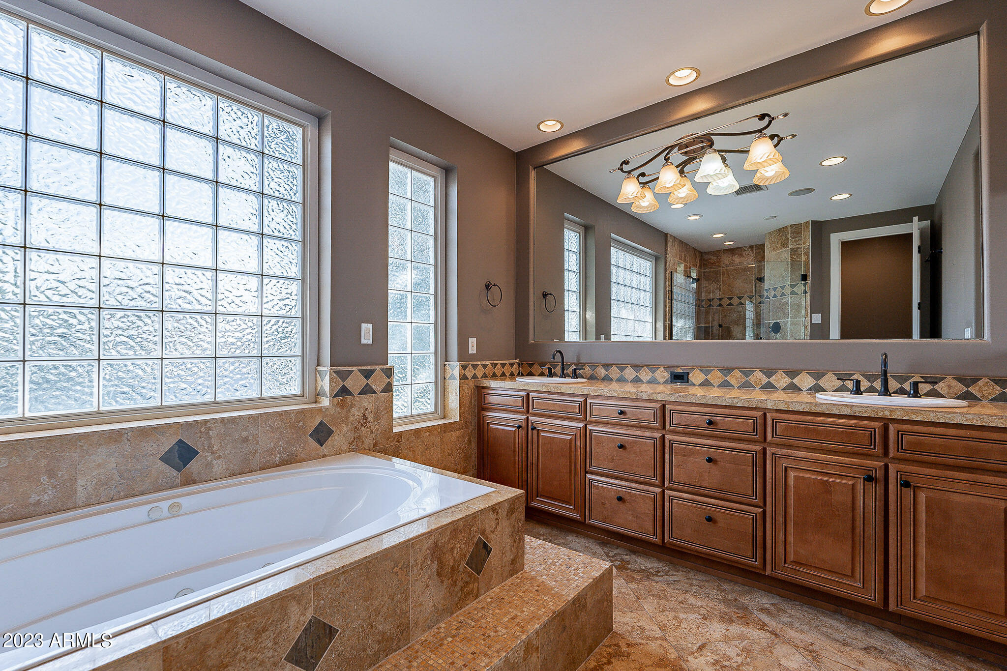 4147 N 33RD Place