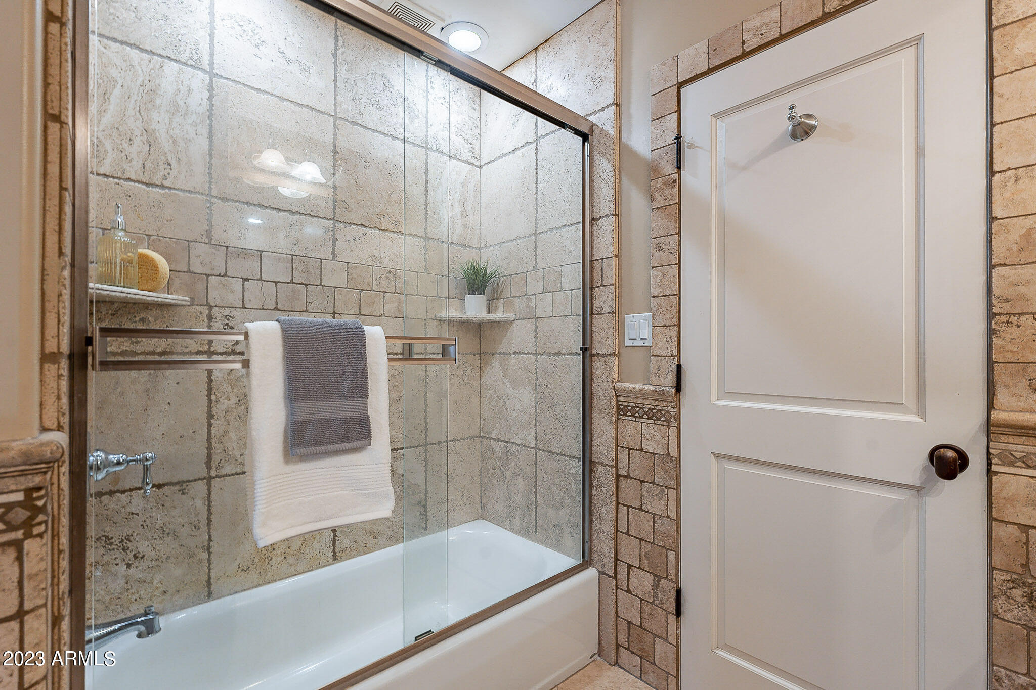 4147 N 33RD Place