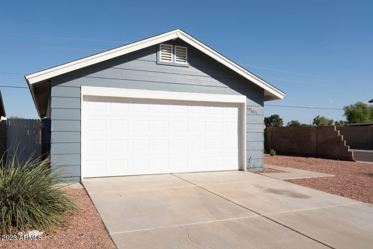 19601 N 43RD Drive