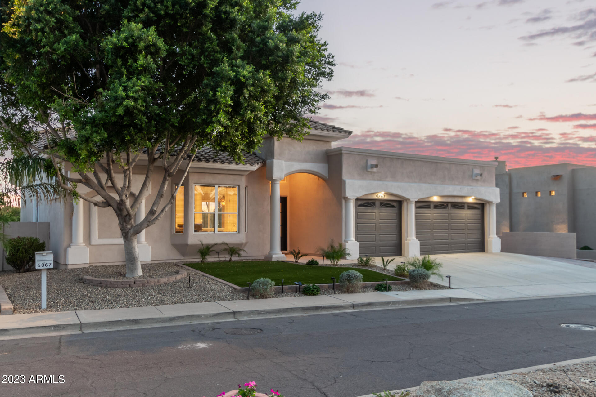 5867 W ABRAHAM Lane