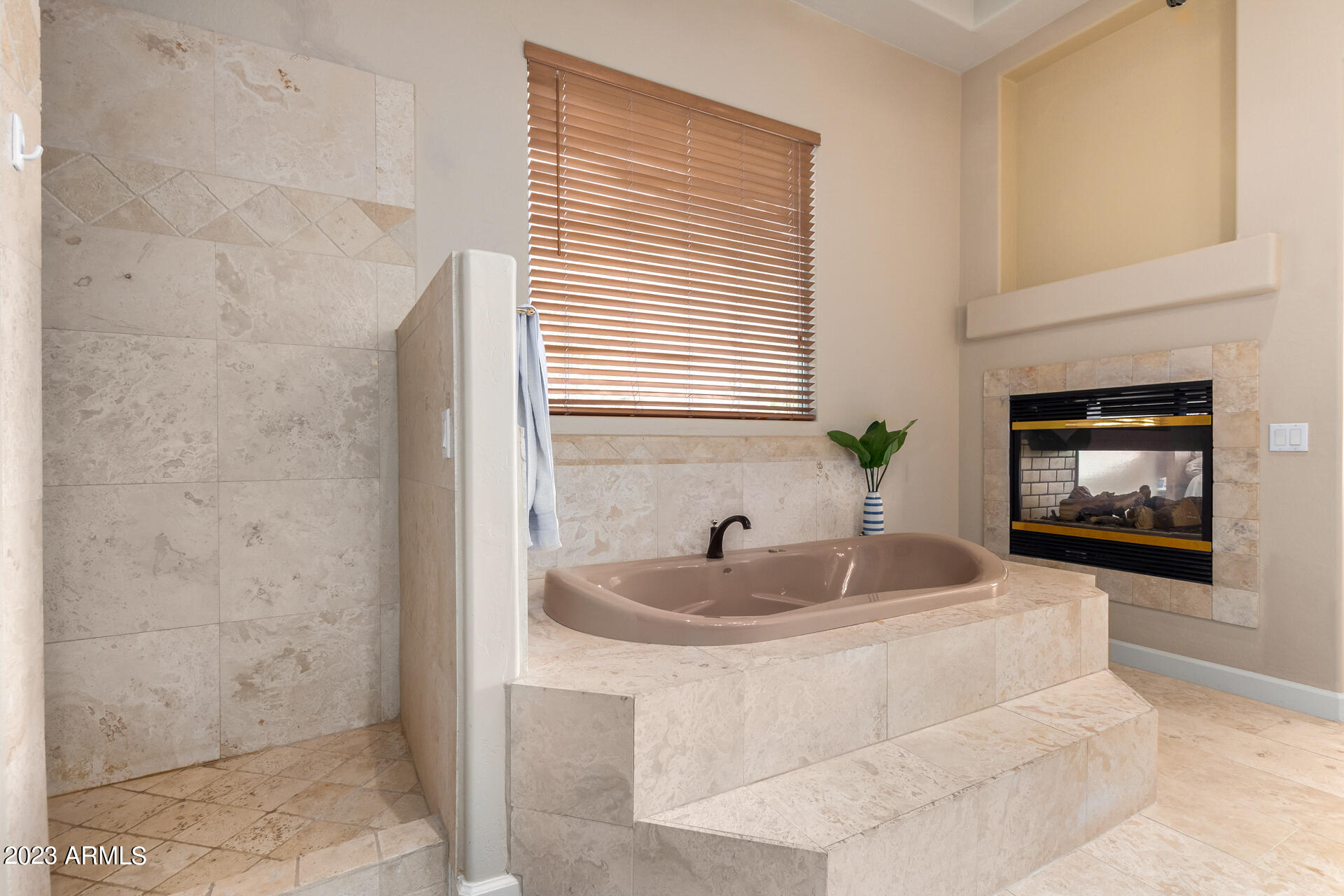 5867 W ABRAHAM Lane