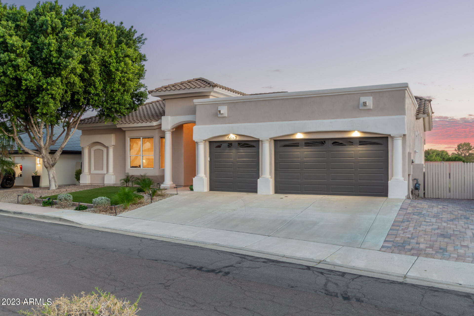 5867 W ABRAHAM Lane