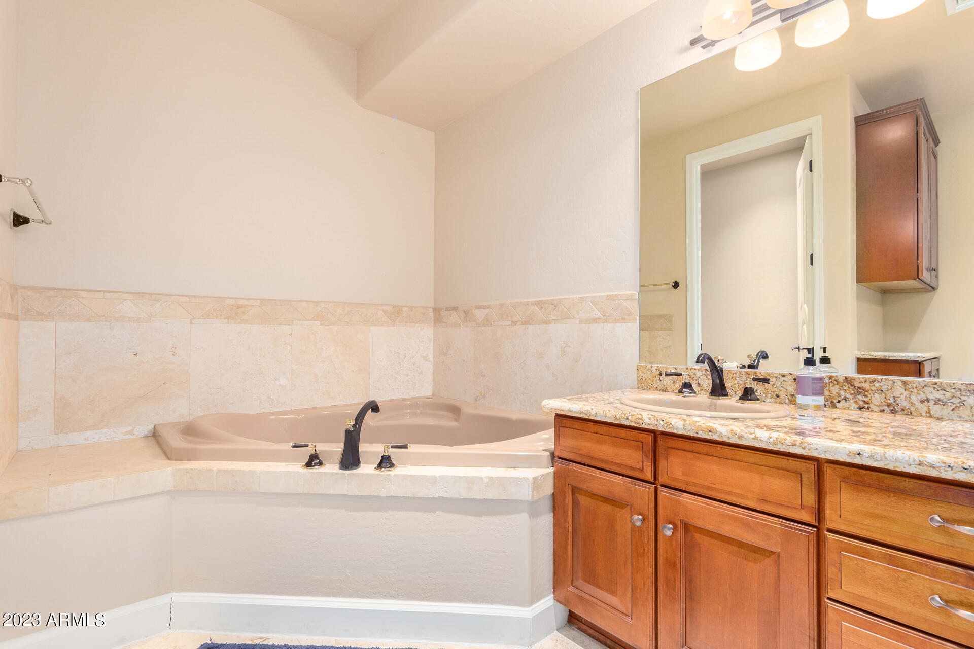 5867 W ABRAHAM Lane