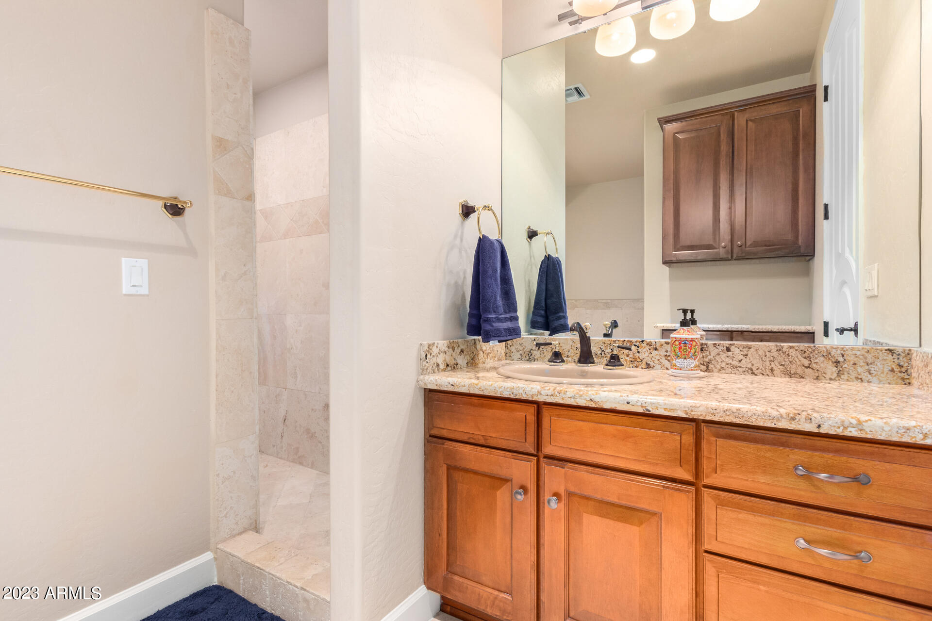 5867 W ABRAHAM Lane