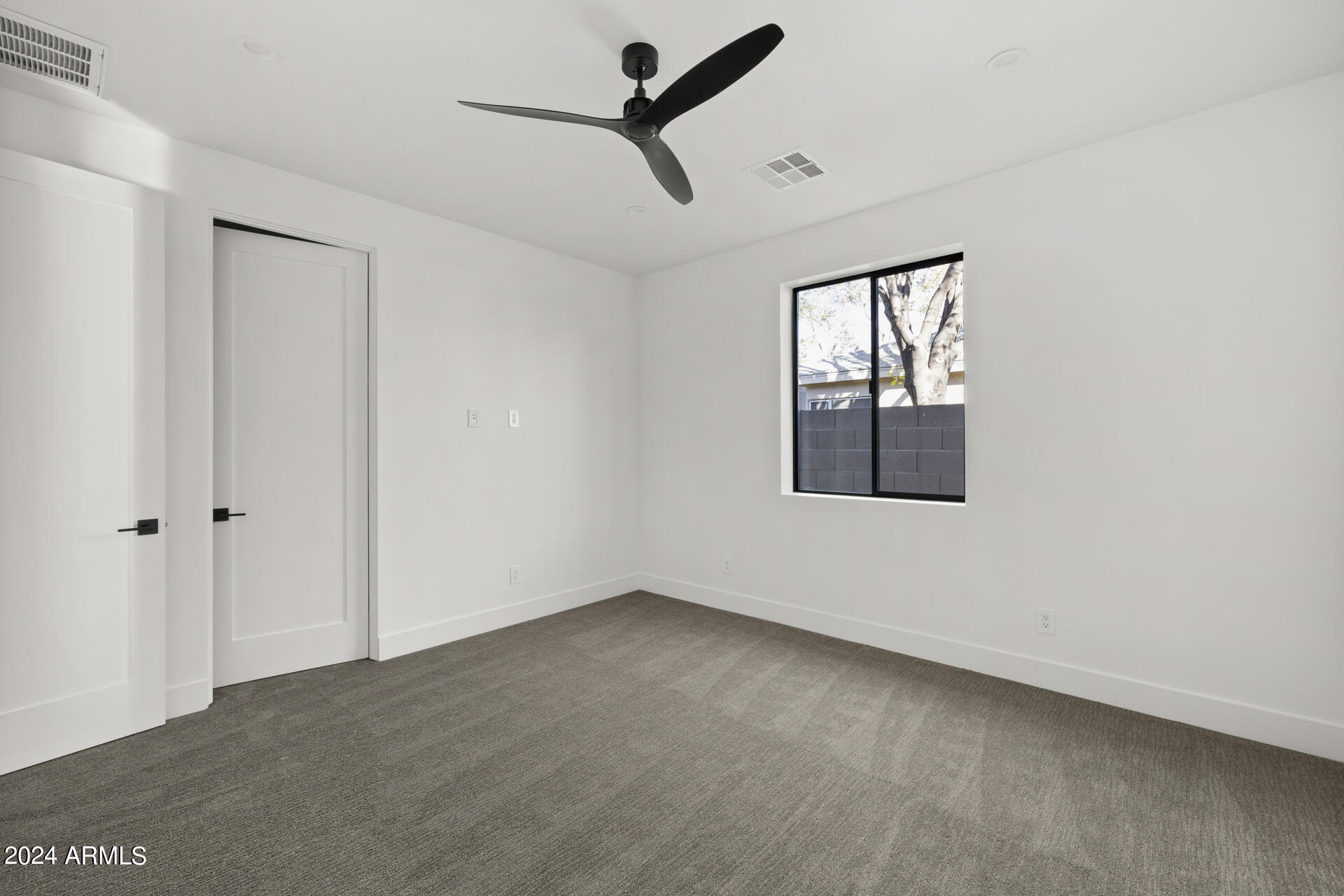 826 E BELMONT Avenue