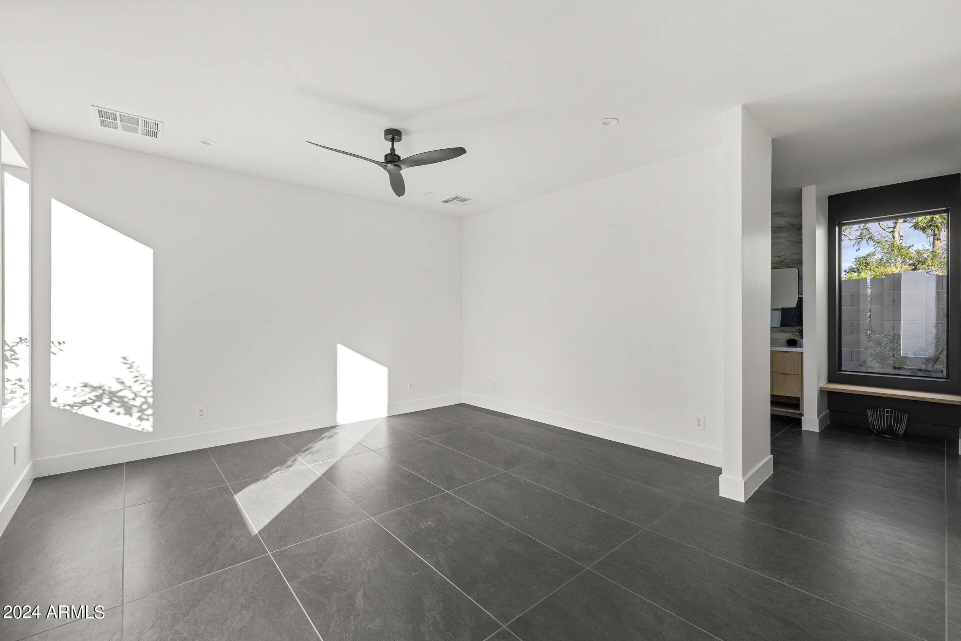 826 E BELMONT Avenue