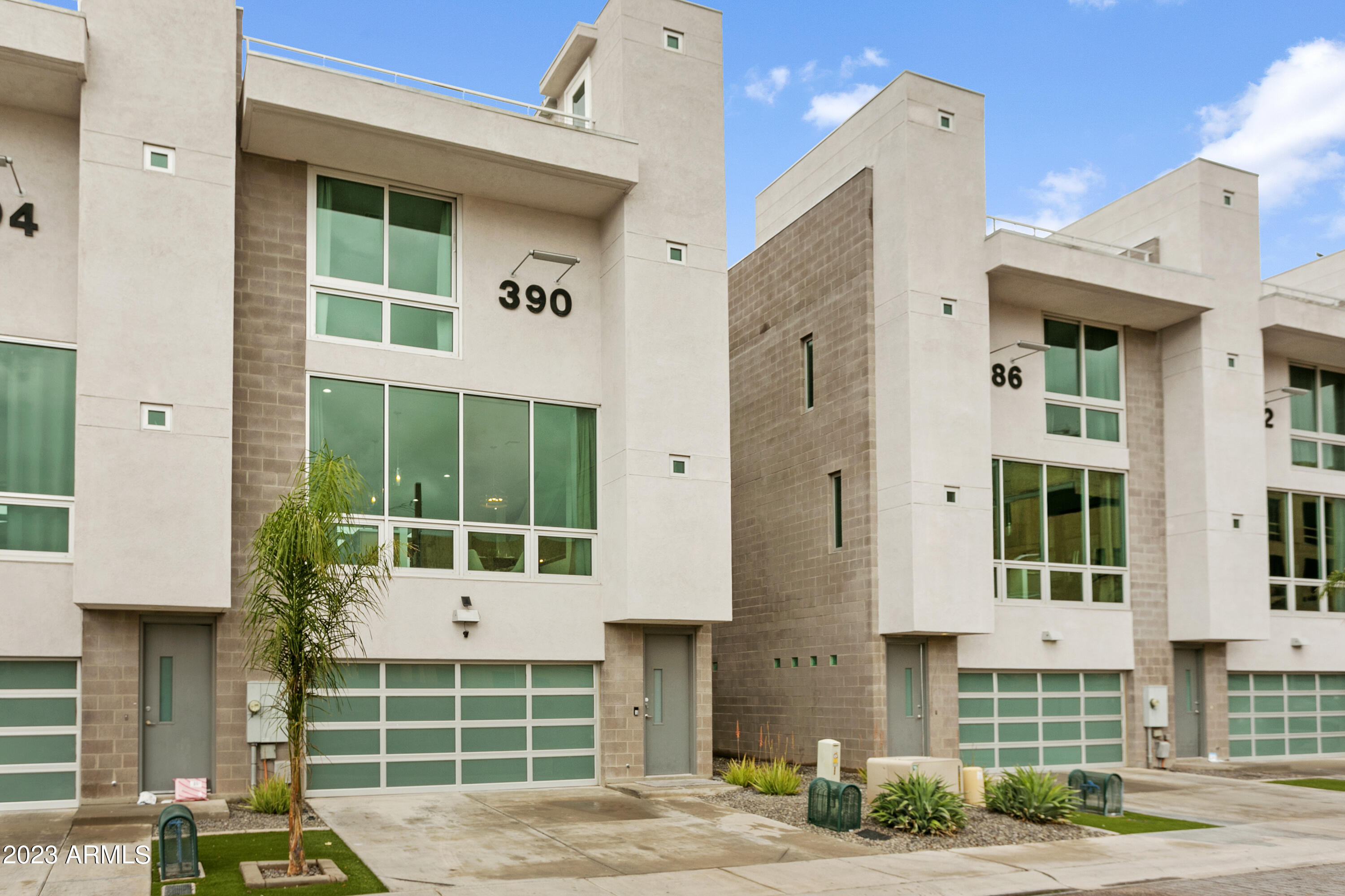 364 S FARMER Avenue