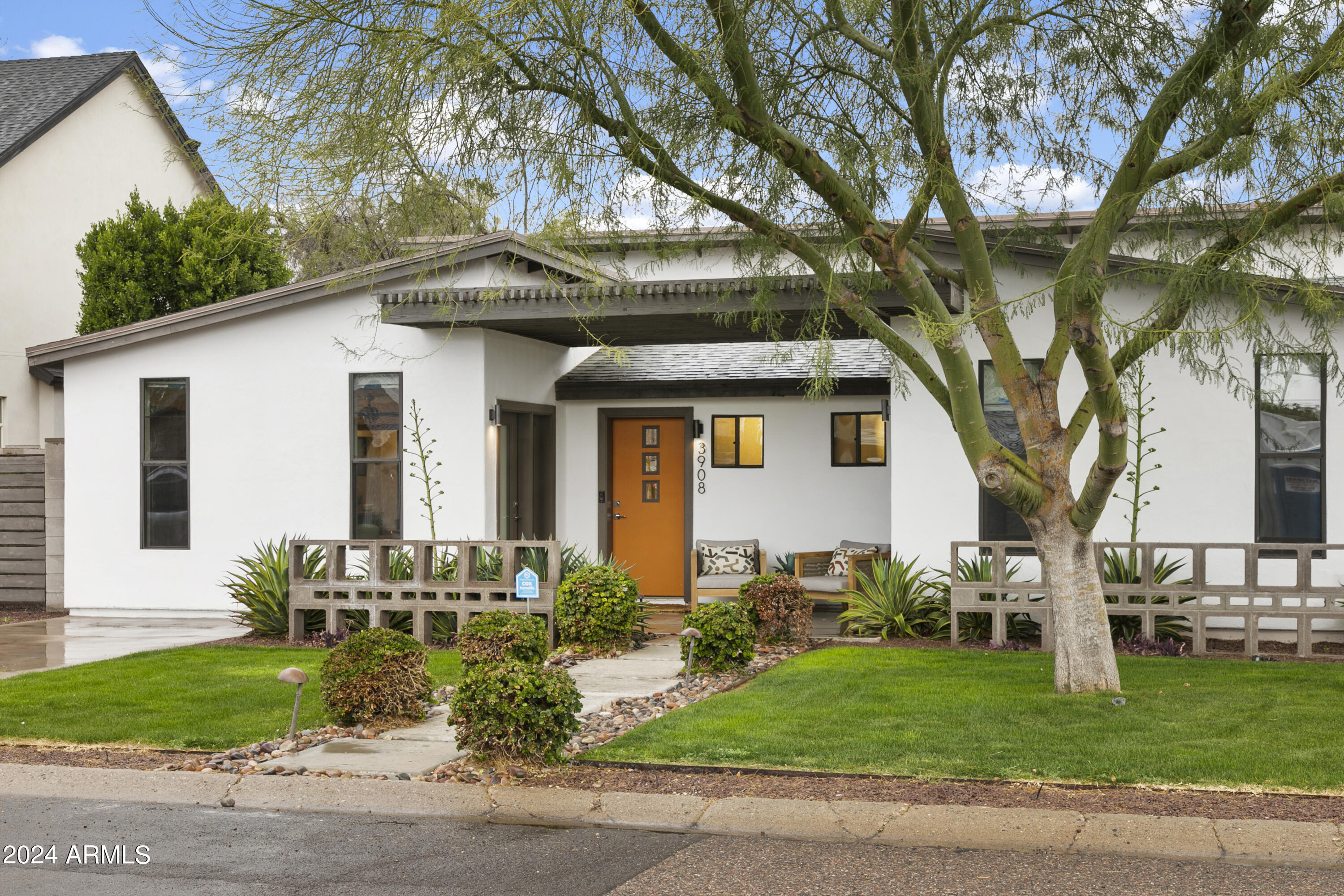 3908 E FAIRMOUNT Avenue