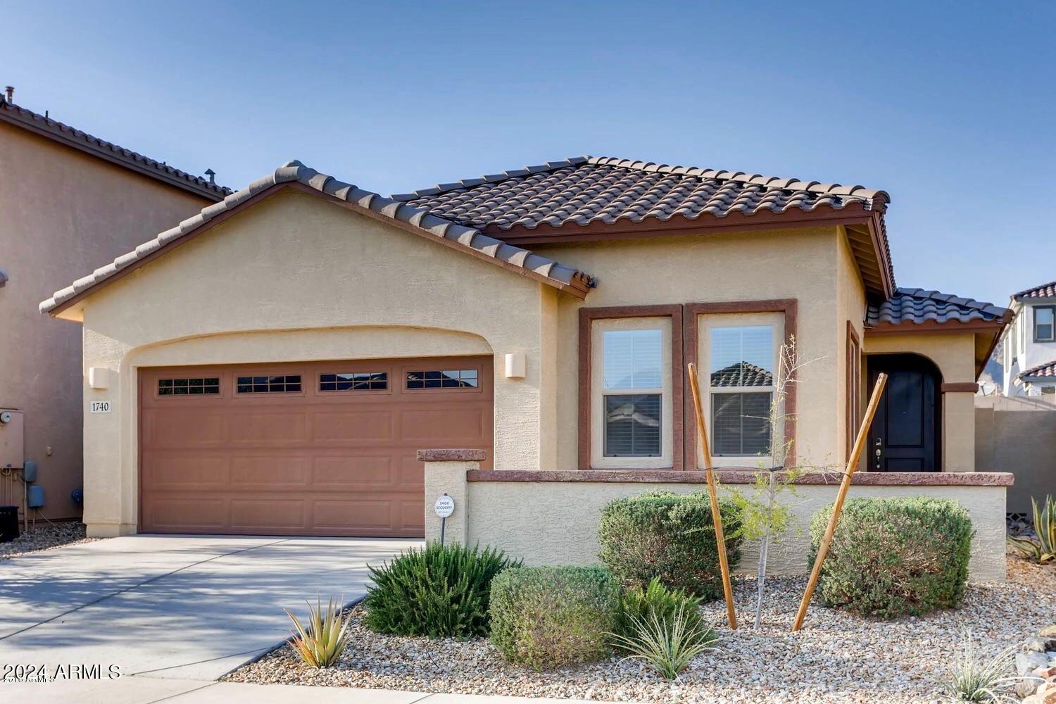 1740 W COTTONWOOD Lane