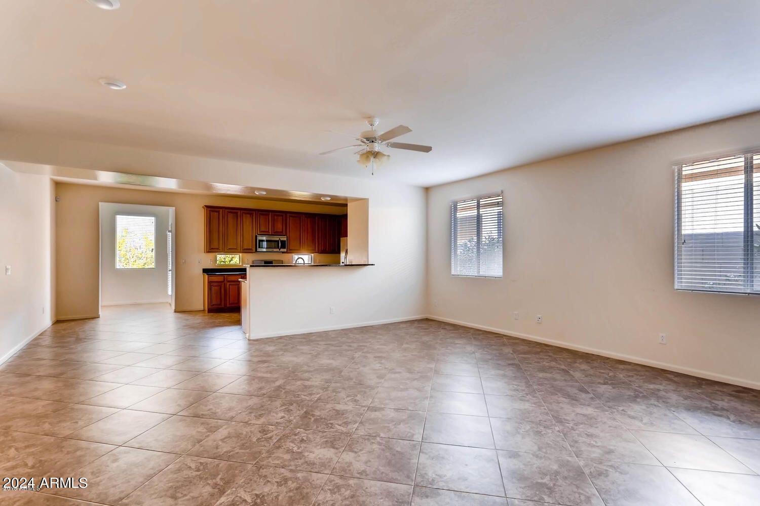 1740 W COTTONWOOD Lane